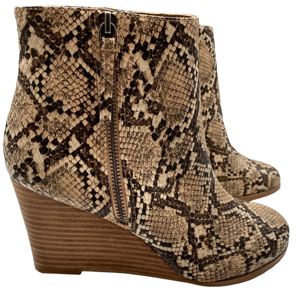 NIB Steve Madden Gryffin Snake print Wedge side zip Heel - Size 8